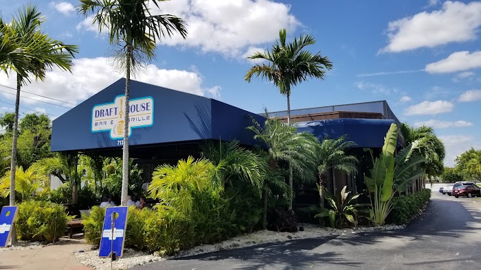Draft House Bar & Grille in North Palm Beach