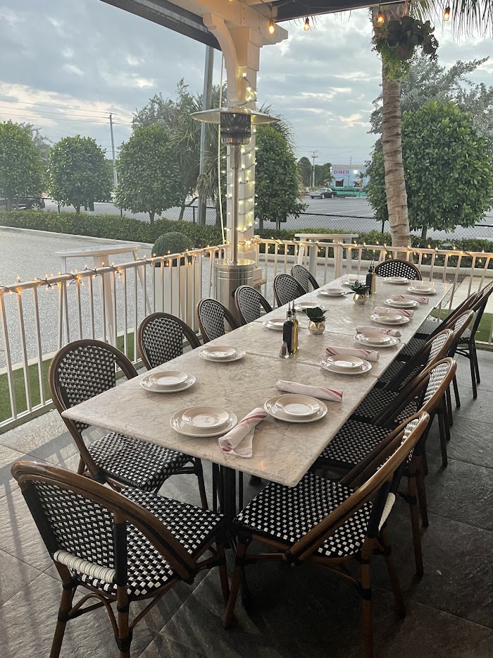 Lynora's in Jupiter