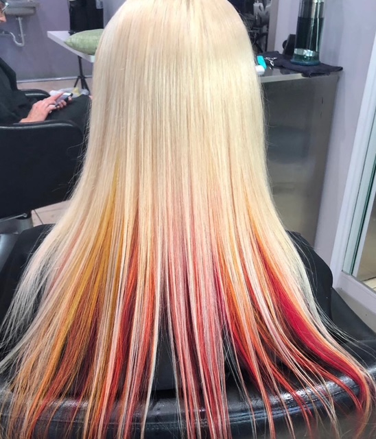 Salon 221 photo