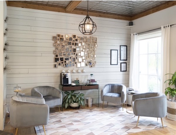 Salon 221 photo