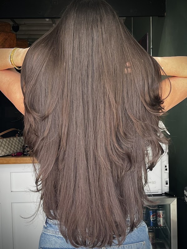 Suri and Noreen Salon photo