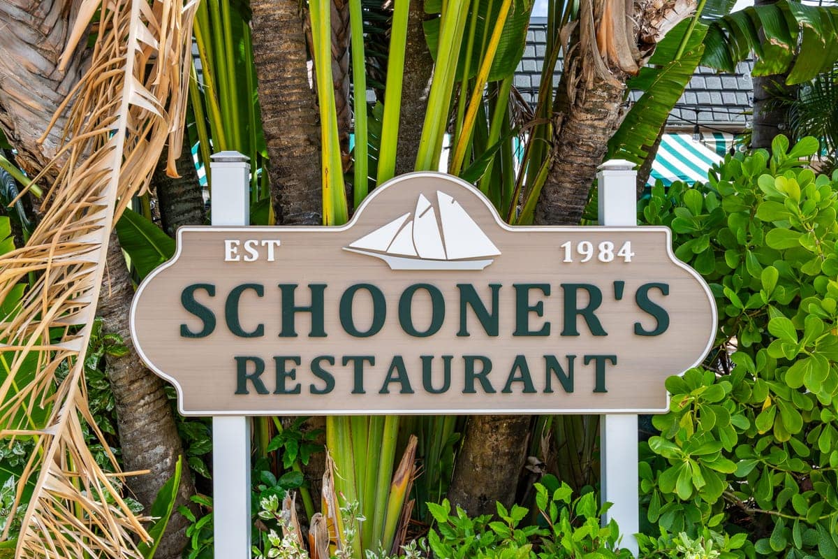 Schooner's Restaurant sign